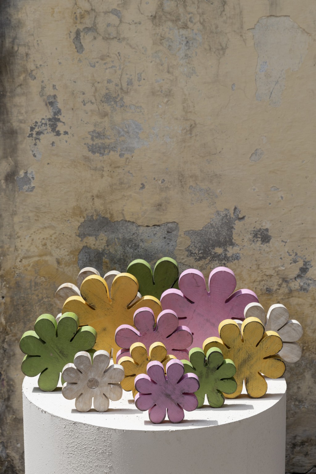 Zaniel Green Mango Wood Flower Shaped Statue L
