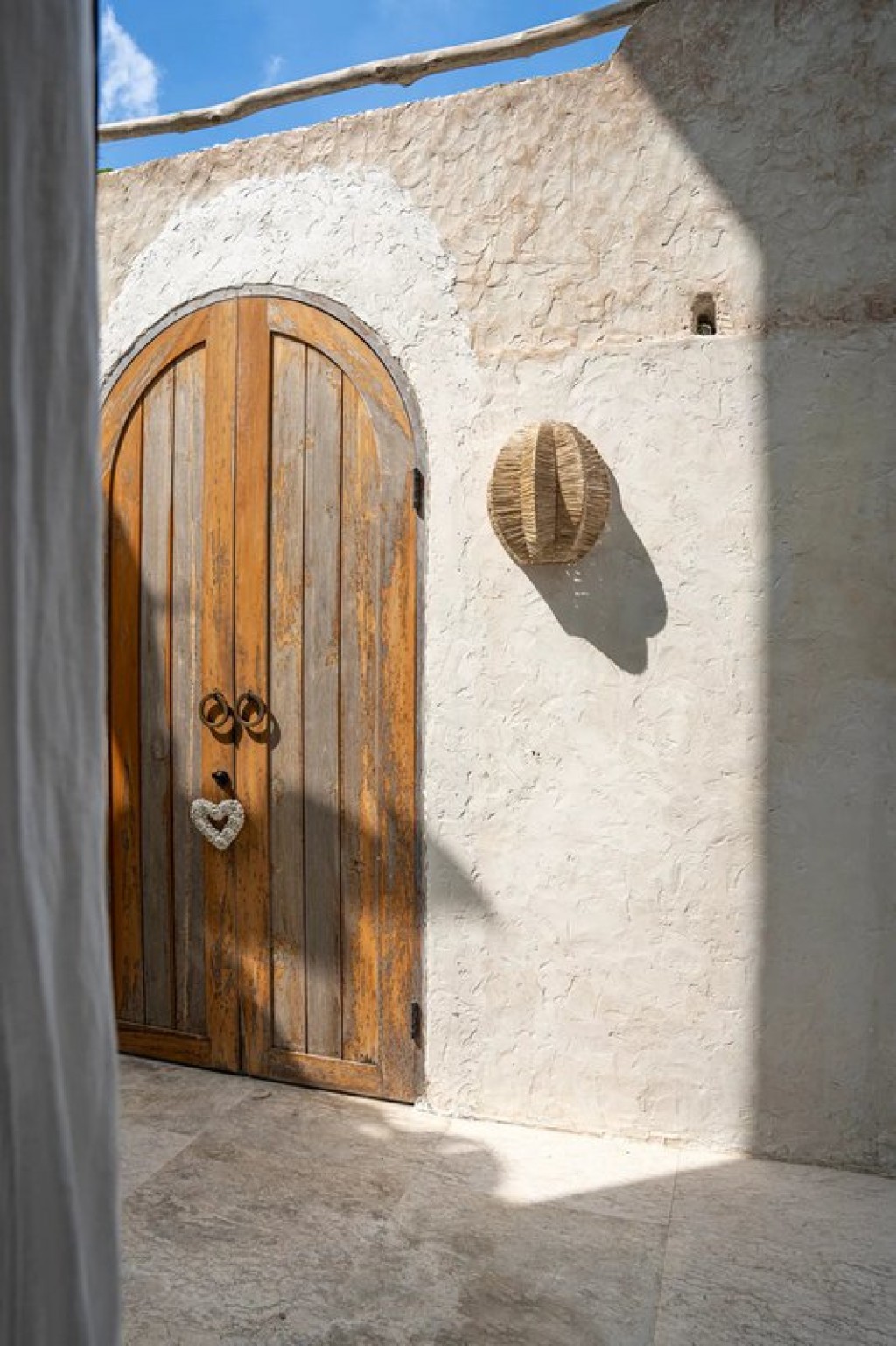 The Avanti Wall Applique - Natural - M