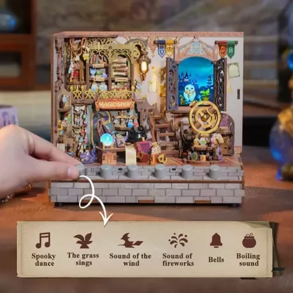 Tonecheer, DIY 3D Houten Puzzel met 6 verschillende geluidseffecten en stofkap, Miniature House Magic Shop, TQ403, 18x14,5x15,4cm