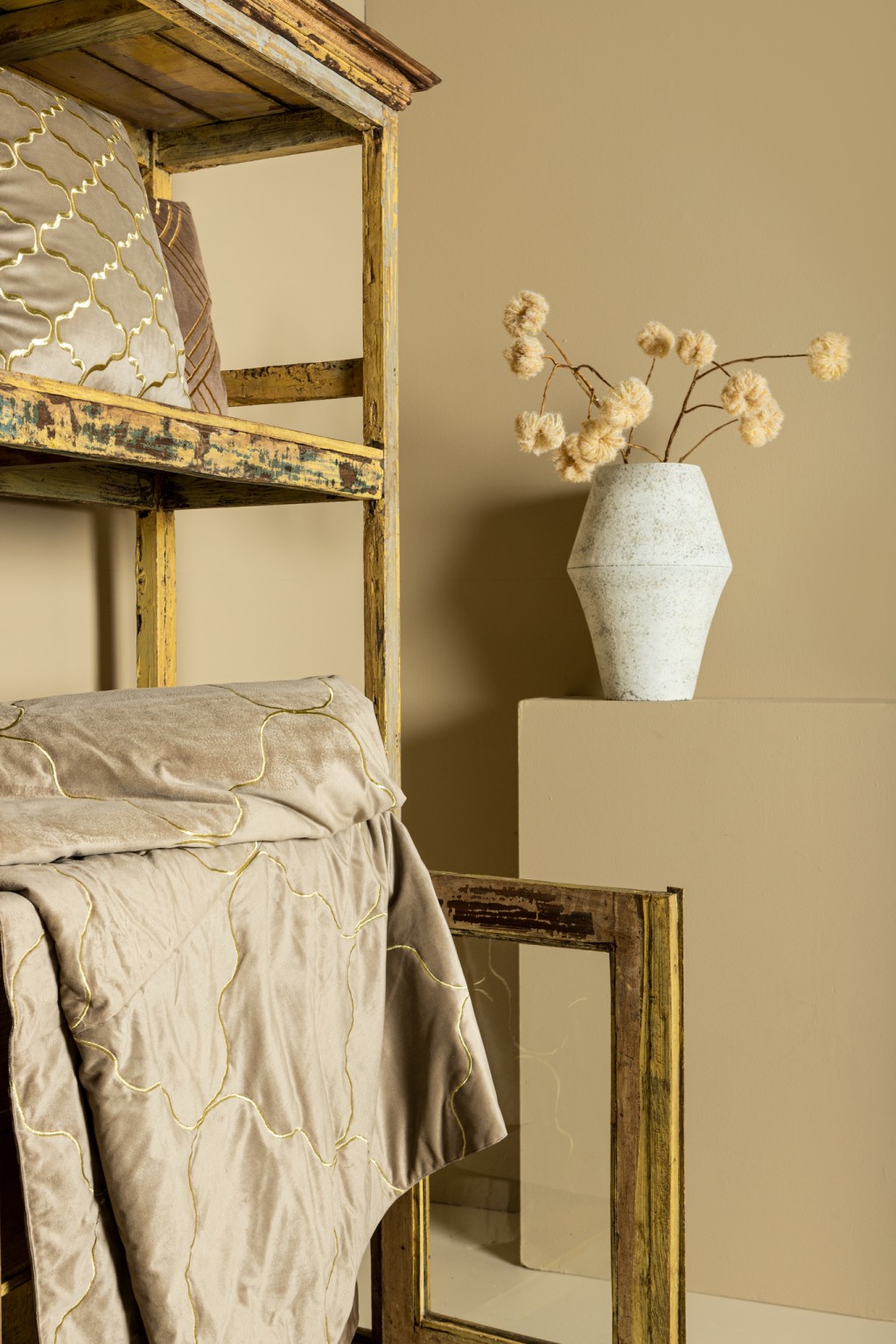 Cerine Brown Velvet Bedspread Embroidery Pattern