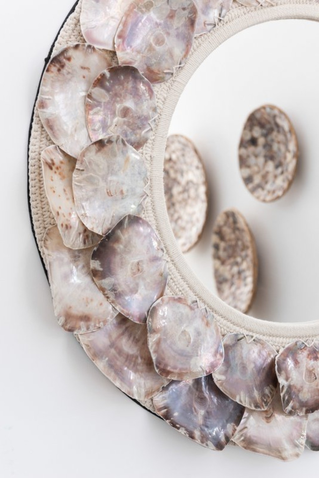 J -Line Spiegel Lisa - Shells/Wood - Purple - Small - Ø 80 cm