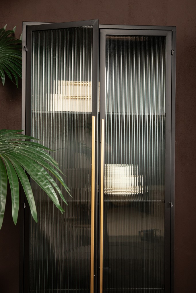 Caeleen Cabinet | Black & Gold | Wandkast met Geribbeld Glas – 70x181 cm