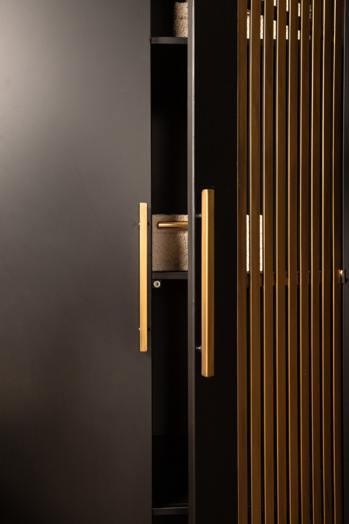 Sayan Cabinet | Zwart & Goud | 4 Planken | Chique Opbergruimte | 70x185x39 cm
