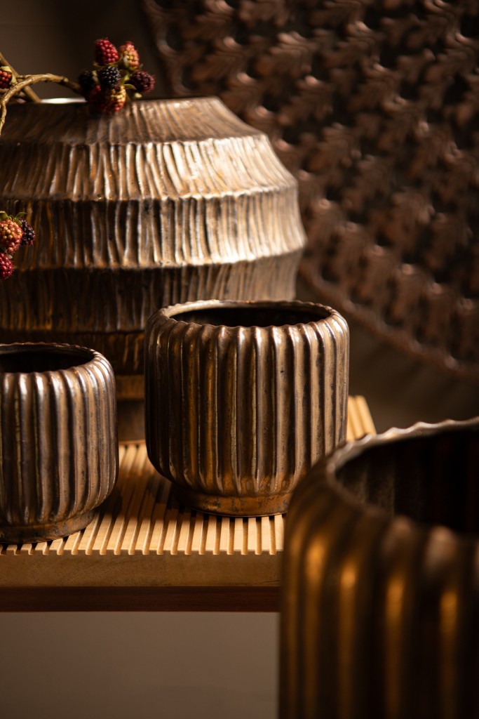 Eevie Bronze Ronde Keramische Pot / Vaas | M, Ribbelontwerp