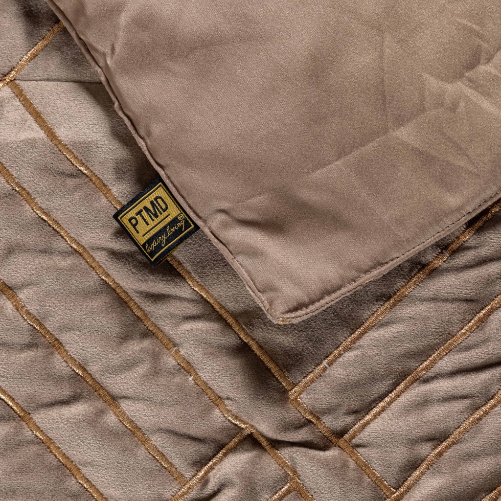 Cerine Brown Velvet Bedspread Embroidery Pattern