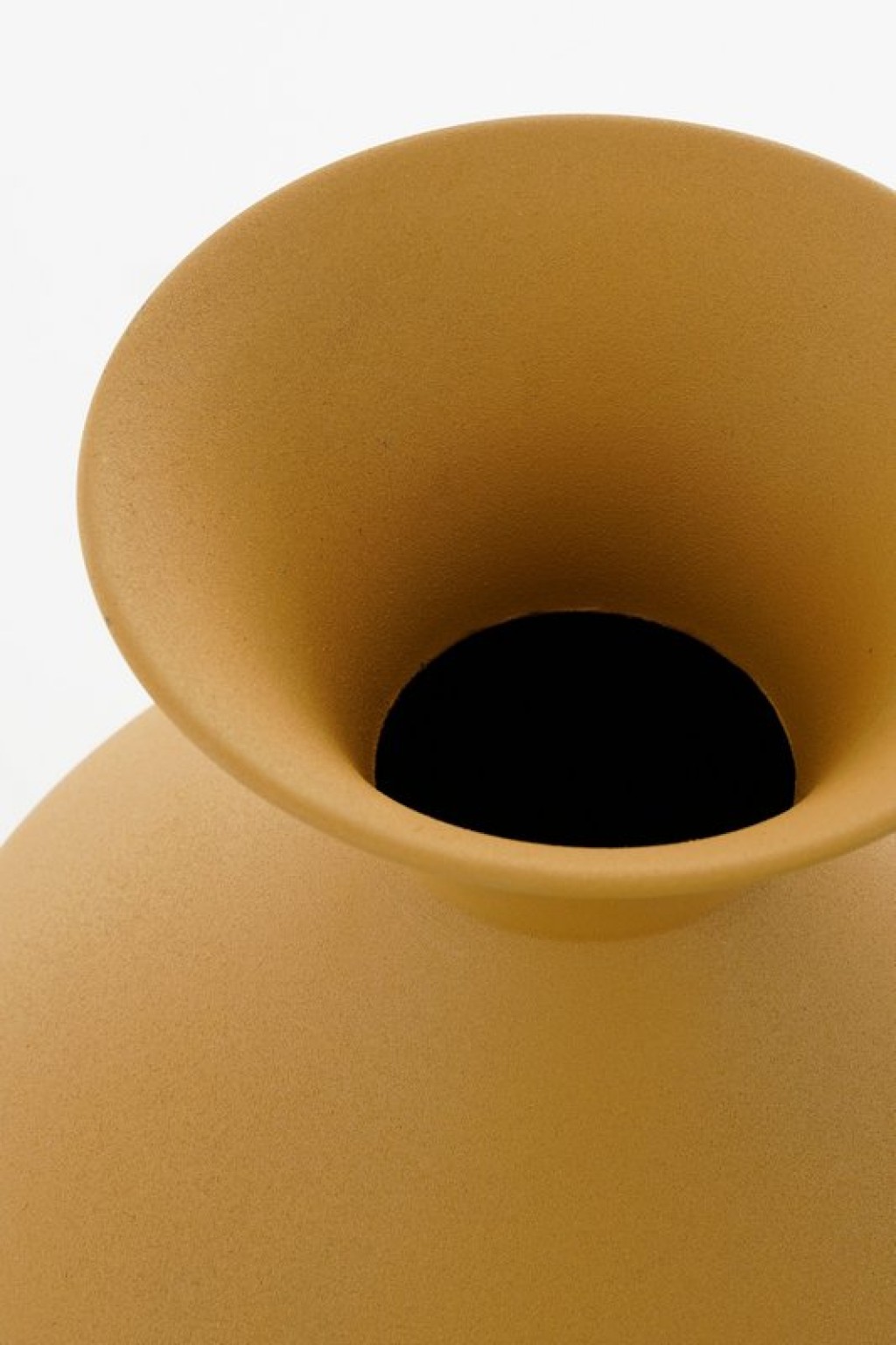 Gyge Vase - L30 x B24 x H37 cm - Metal - Yellow