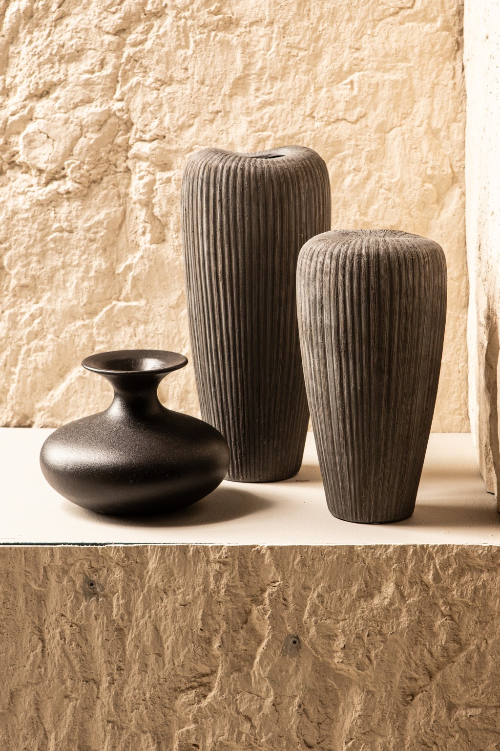 Lyndsay Black Round Shaped Ceramic Pot Bulb Low