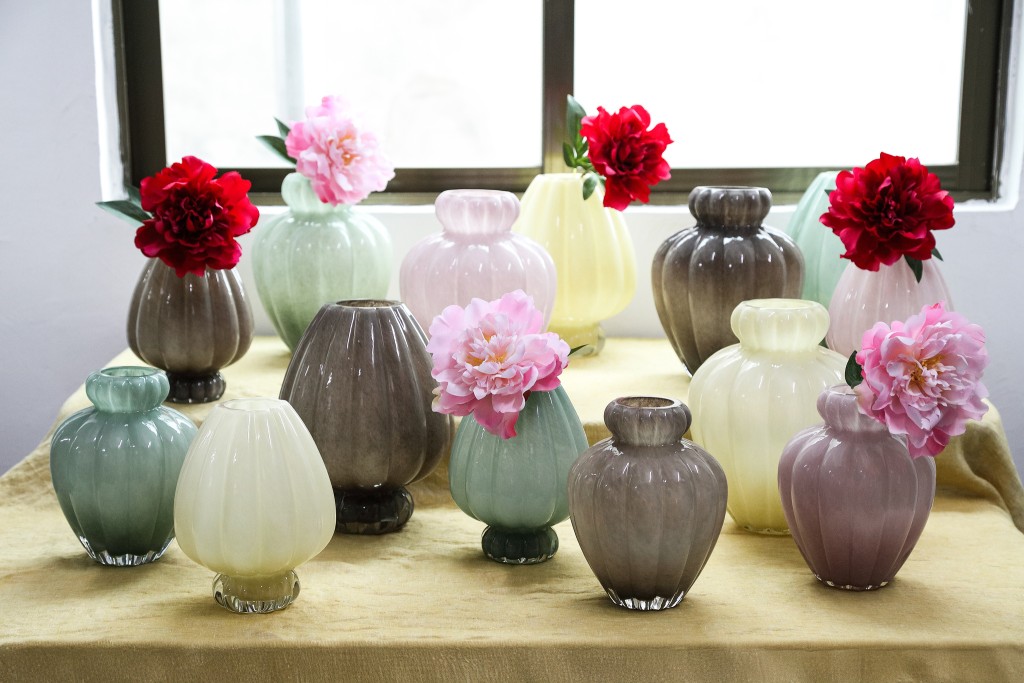 Syamer Cream Milkglass Vase Ribbed Small Border S
