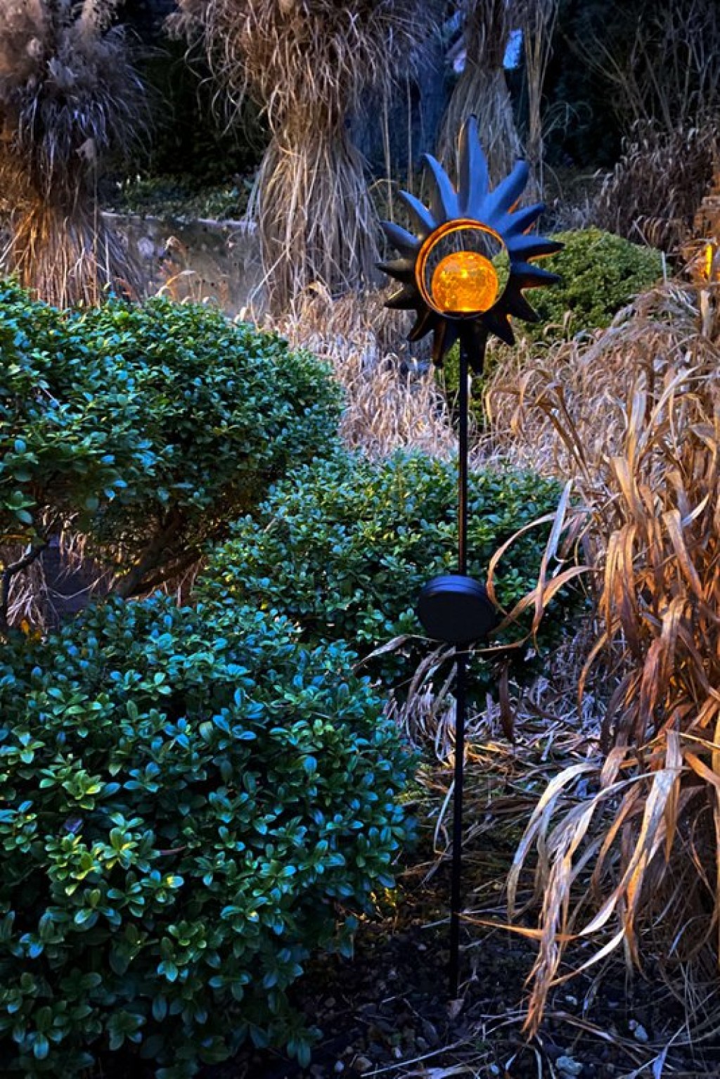 LED solar skewer "Sun" 93.5 cm, for outside, metal and glass earth skewer in black, with integrated LED