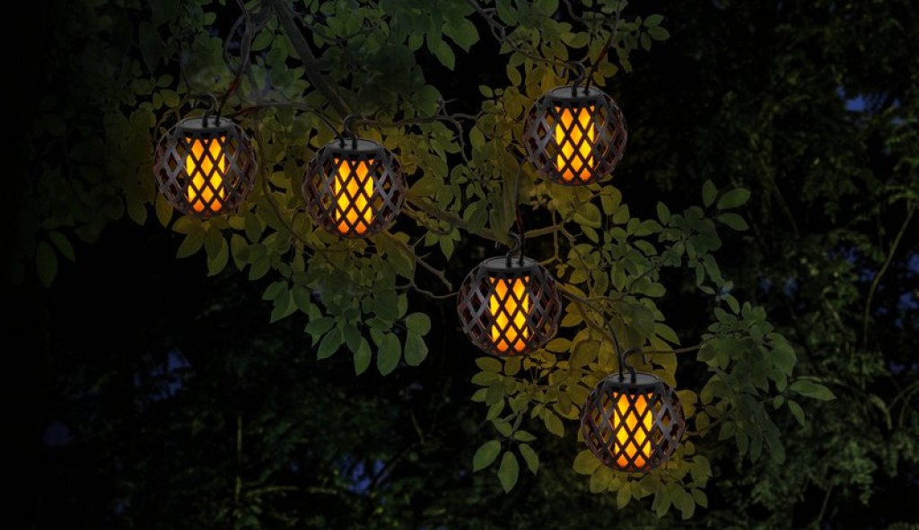 Solar ball chain including flame effect "Fogo"