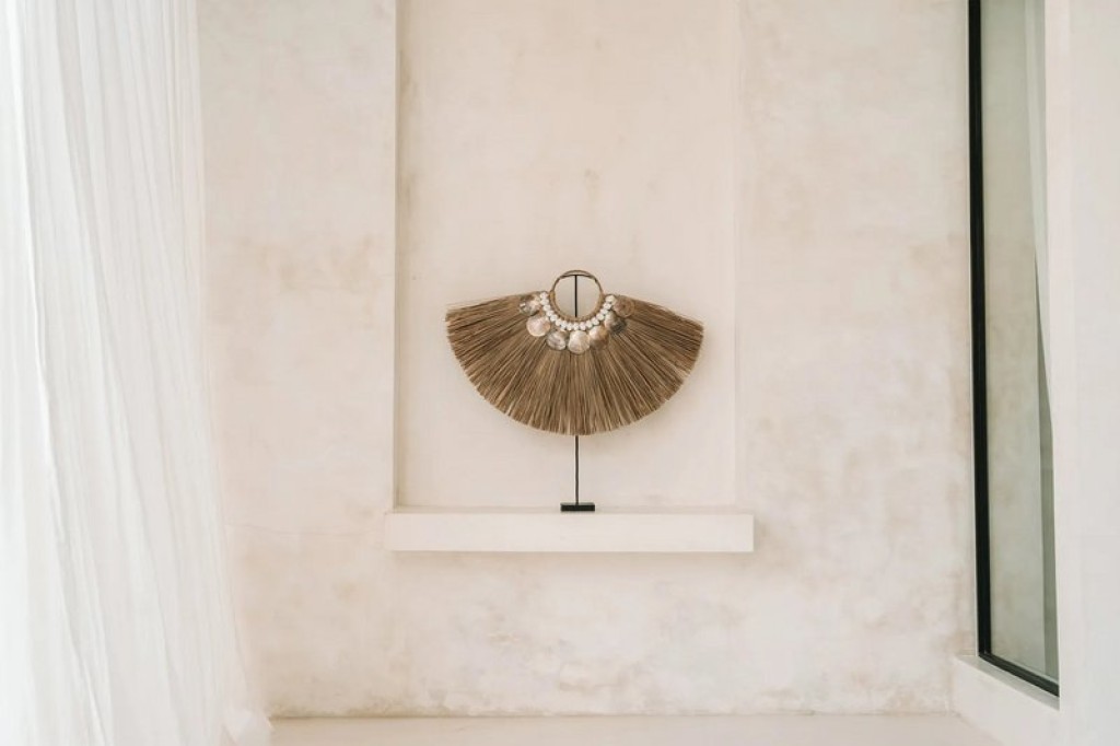 The Alang Shell on Stand