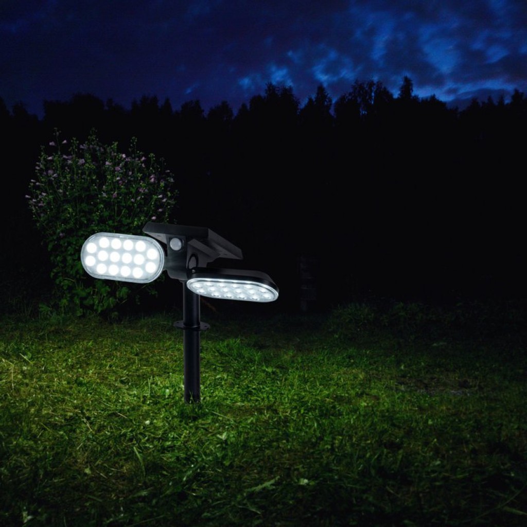LED solar spotlights "Paco" for the outdoor area with a permanently built-in LED, solar and spit made of plastic in black, height 31.9 cm