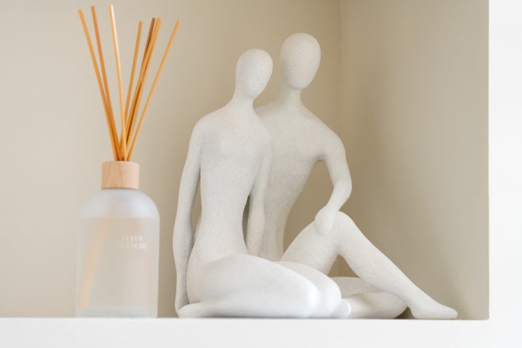 J-Line Couple Seated Modern Resine Matte White