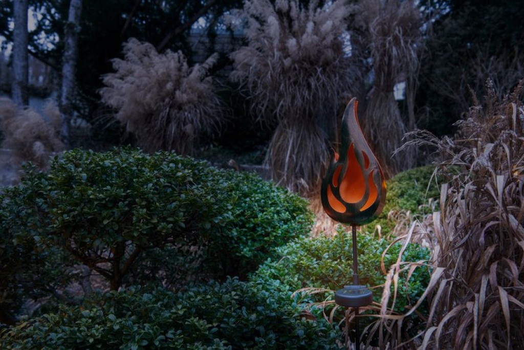 LED-Solar Erdspieß "FLAMME" Außen Erdspieß aus bronzefarbenem Metall und Kunststoff, mit integrierter LED
