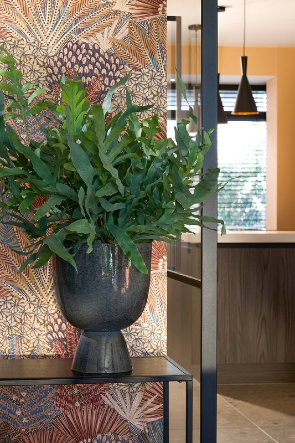 James flowerpot on standard - H28 x Ø22 cm - Metal - Gray