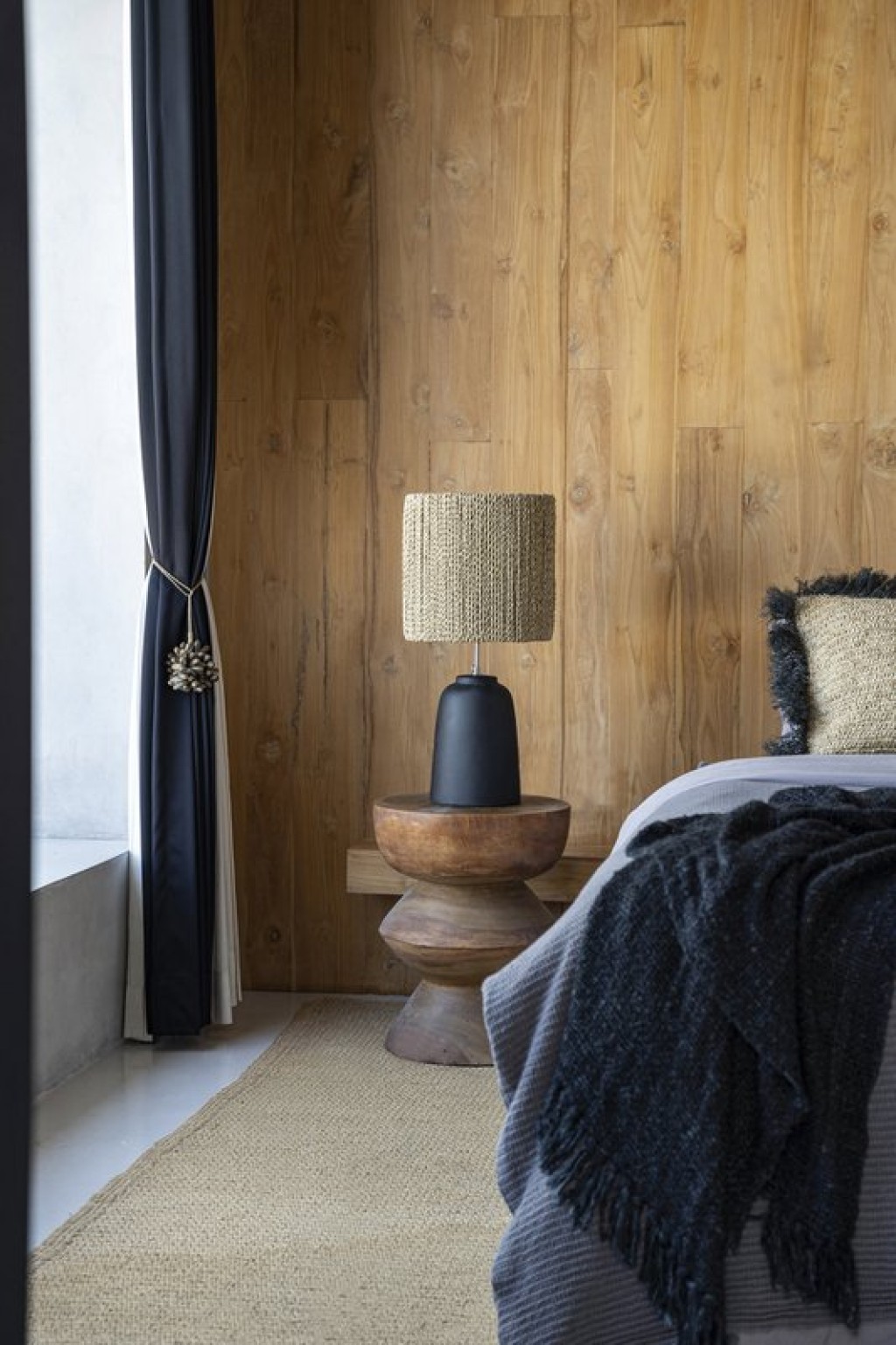 The Chalki Table Lamp - Black Natural