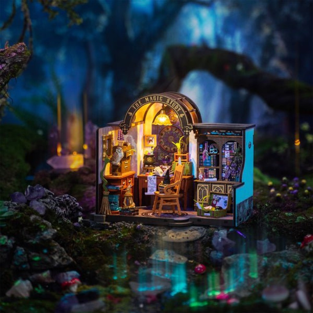 DIY Huisje the Magic Study with LED lighting, Robotime, DG166, 21x13x19cm