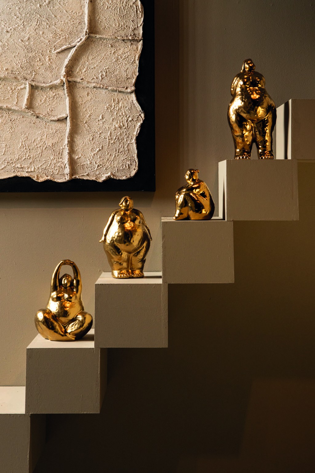 Oday Gold Ceramic Women Statue Sitting A