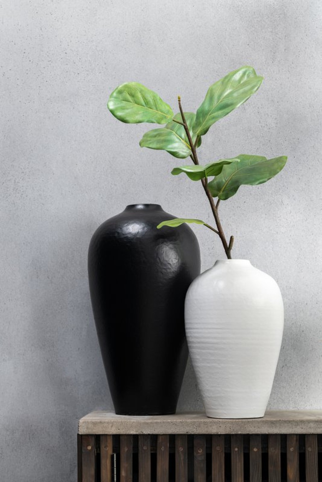 J-Line vase - ceramic - black - large