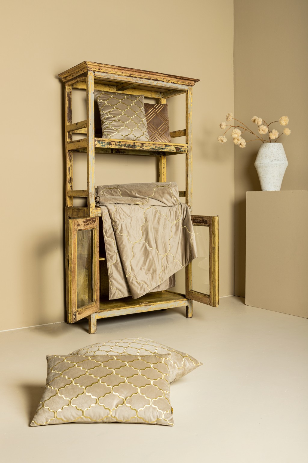 Cerine Brown Velvet Bedspread Embroidery Pattern