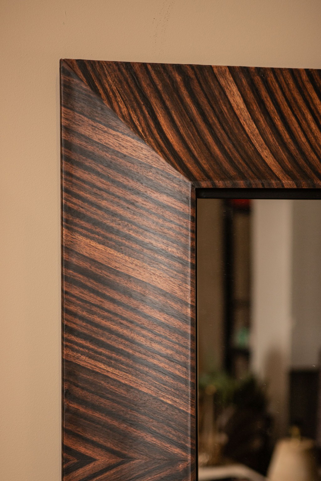 Gezzy Brown Wood Veneer Mirror Curl Frame Square