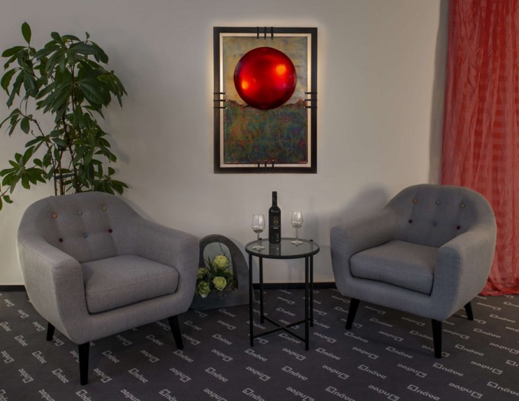 Decorative article picture