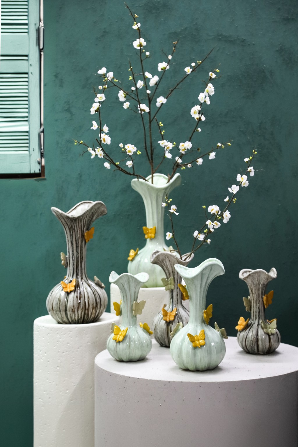 Tamarae Green Ceramic Flowy Vase W Butterfly M