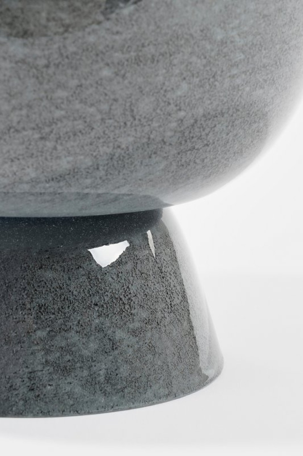 James flowerpot on standard - H22 x Ø19 cm - Metal - Gray