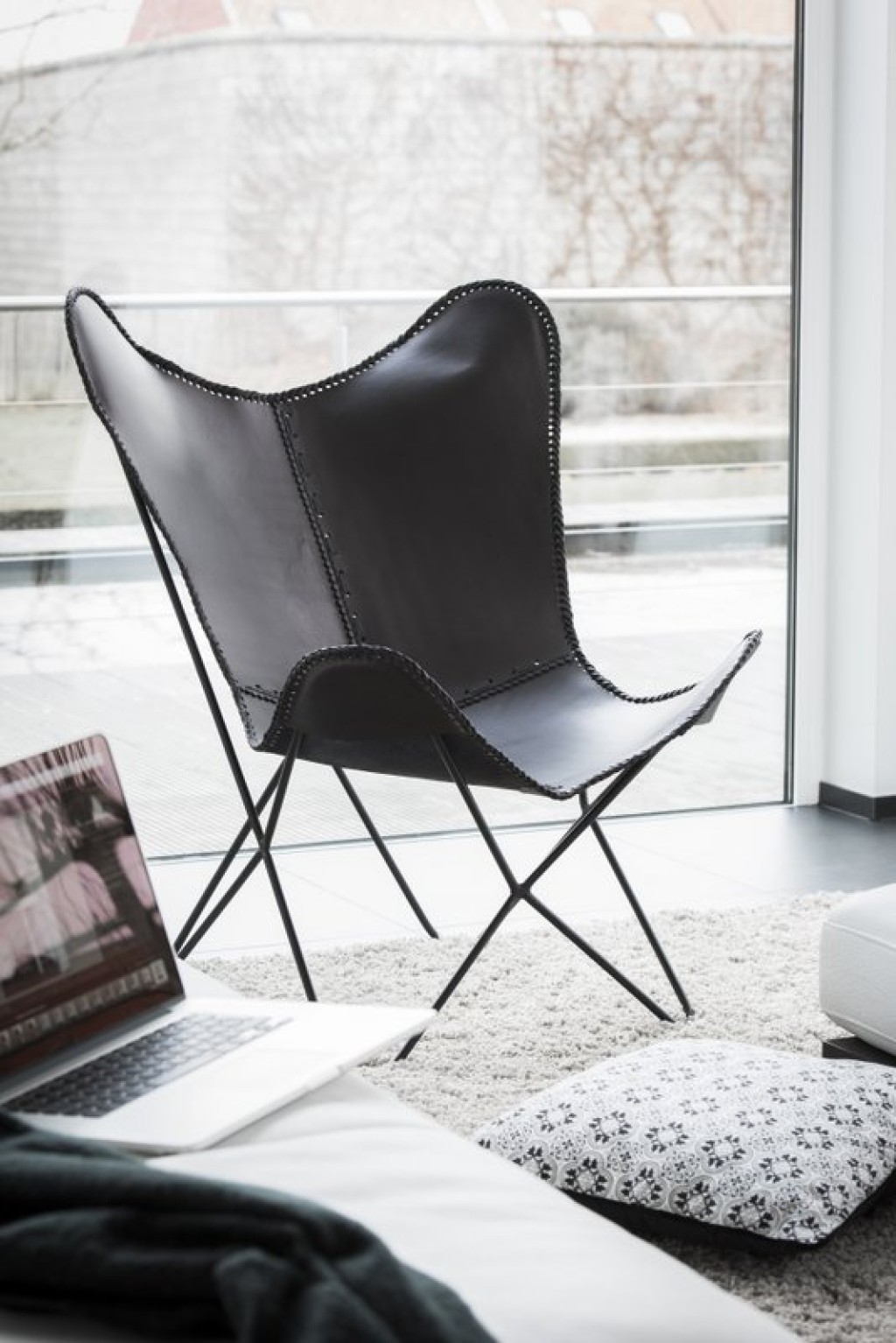 J-Line Lounge chair - leather/metal - black