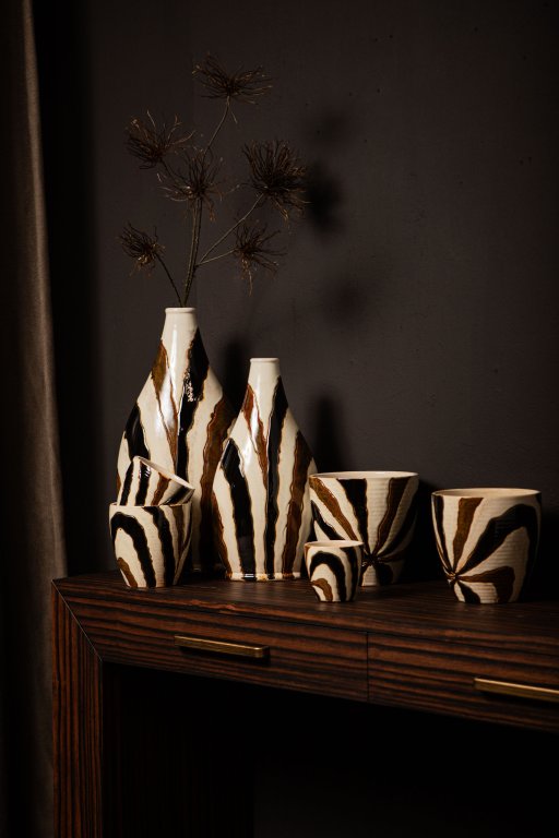 Evelin Dark Brown Round Ceramic Pot With Lines L