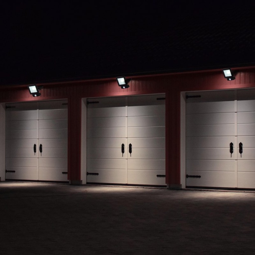 LED outer light "Radia" 30W with sensor, made of metal and glass in black, with integrated LED