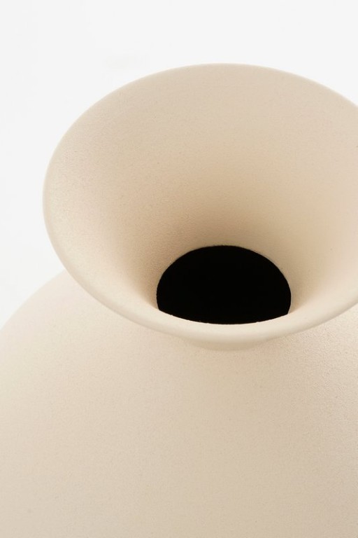 Gyge Vase - L26 x B22 x H31 cm - Metal - Off -White