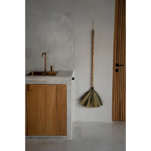 De grote bezem - natuurlijk zwart