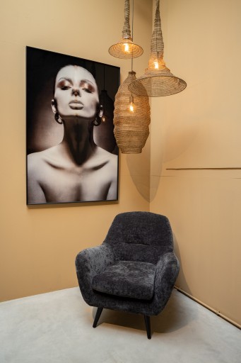 Donny Fauteuil | Anthracite Fluweel | Zwarte Houten Poten | 92x82x84 cm