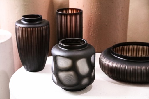 Azize Green Carved Glass Round Vase On Base S | Groene Gegraveerde Glazen Vaas 19x21 cm