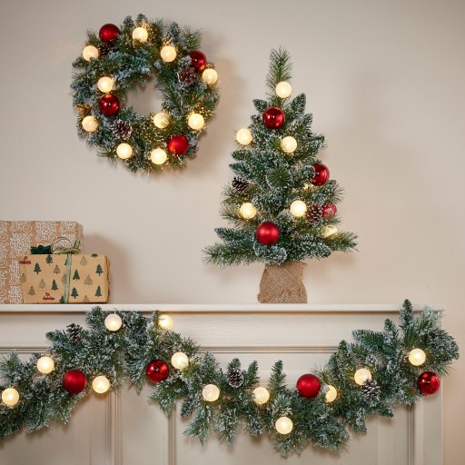 Kaprun Kerstkrans met Warm Witte LED Verlichting - Ø45 cm - Groen Frosted, Rood