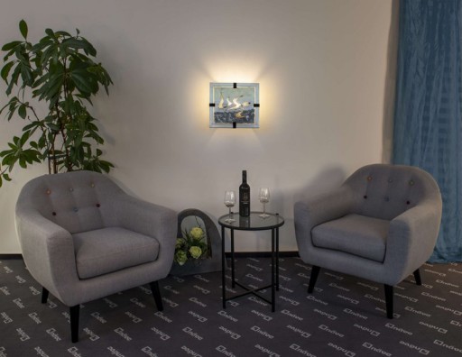 Decorative article picture