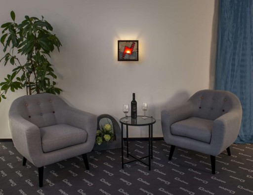 Decorative article picture