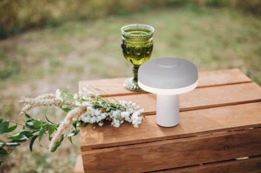 Cordless table light "Pilu", 16.5 cm high, above Ø of 15 cm, metal in white, white plastic, integrated LEDs, 280 lumens, dimmable by touch sensor, warm white