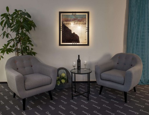 Decorative article picture