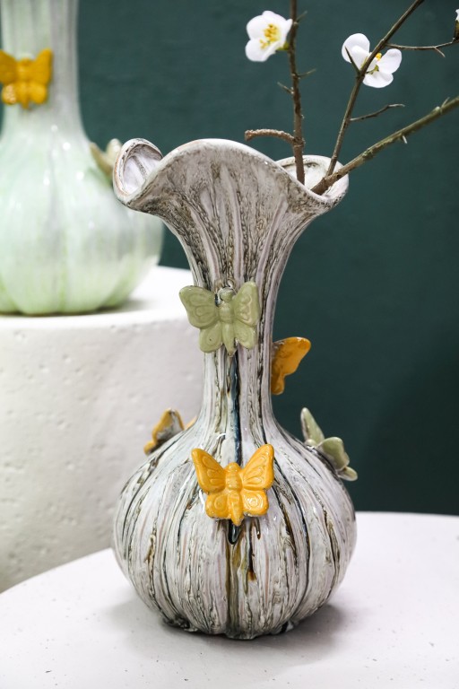 Tamarae Cream Ceramic Flowy Vase W Butterfly M