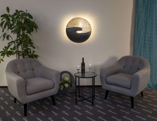 Decorative article picture