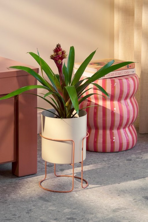 Collins flowerpot on Standard - H33 x Ø22 cm - Metal - Off -White, Peach