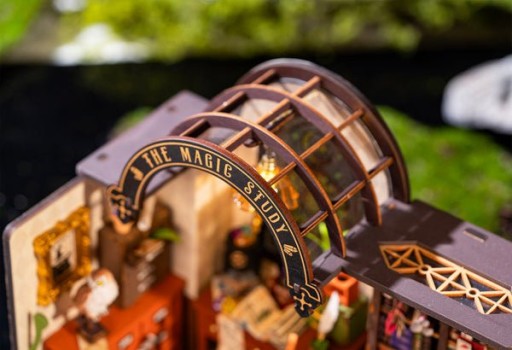 DIY Huisje the Magic Study with LED lighting, Robotime, DG166, 21x13x19cm