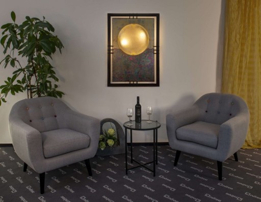 Decorative article picture