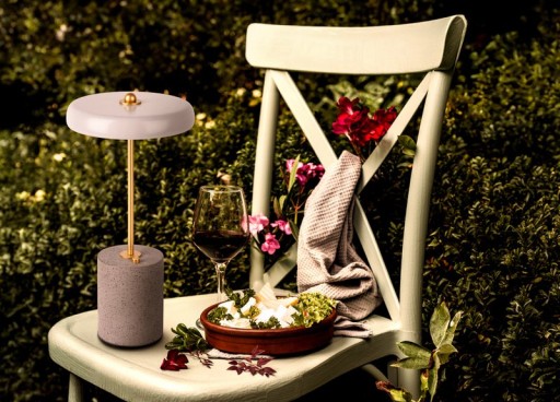 Akku Tischleuchte "SETA" grau 30 cm hoch aus Metall und Beton, mit fest verbauter LED