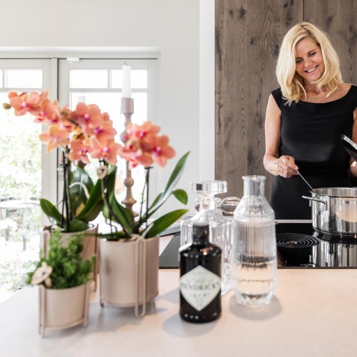 Kolibri Orchids | COMBI DEAL van 2 oranje Phalaenopsis orchideeën - Bolzano - potmaat Ø9cm bloeiende kamerplant - vers van de kweker