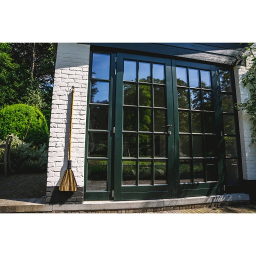 De grote bezem - natuurlijk zwart