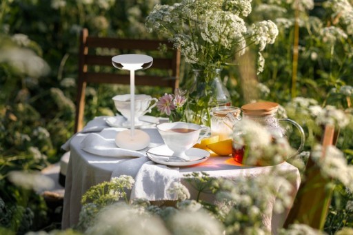 Cordless tablet light "Pasi" for outside and inside, made of metal and plastic in white, dimmable, with touch and memory function, approx. 26 cm high