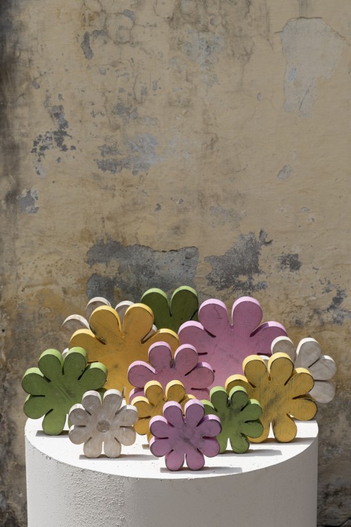 Zaniel Light Grey Mango Wood Flower Shaped StatueL